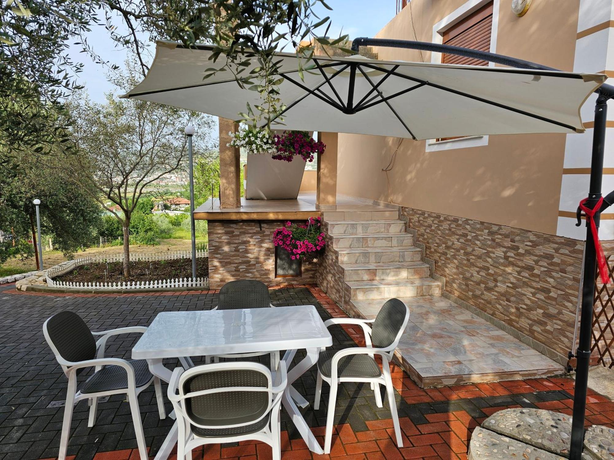 Guesthouse Iljaz Берат Екстериор снимка
